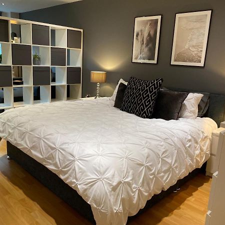 City Centre Modern Studio Apartment - Westone Free Wifi, Gym Access, Netflix Sheffield Bagian luar foto