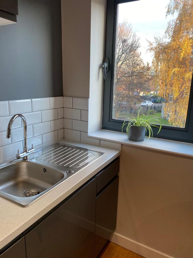 City Centre Modern Studio Apartment - Westone Free Wifi, Gym Access, Netflix Sheffield Bagian luar foto