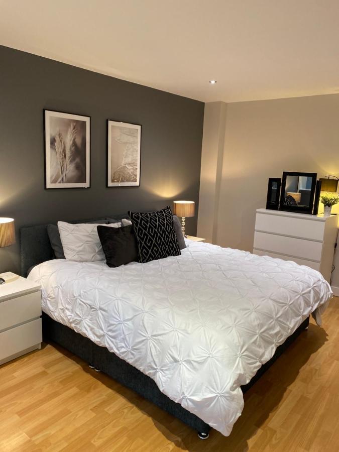 City Centre Modern Studio Apartment - Westone Free Wifi, Gym Access, Netflix Sheffield Bagian luar foto