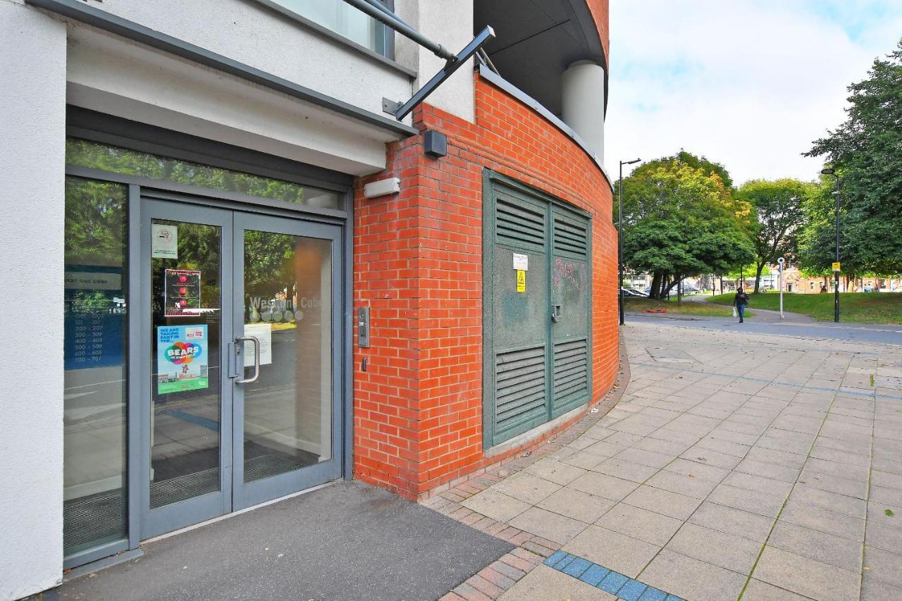 City Centre Modern Studio Apartment - Westone Free Wifi, Gym Access, Netflix Sheffield Bagian luar foto