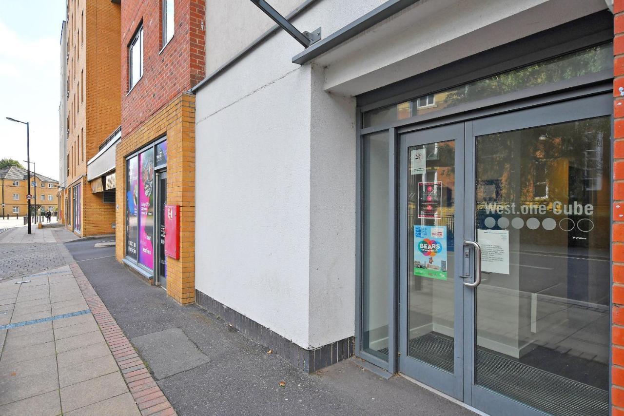 City Centre Modern Studio Apartment - Westone Free Wifi, Gym Access, Netflix Sheffield Bagian luar foto